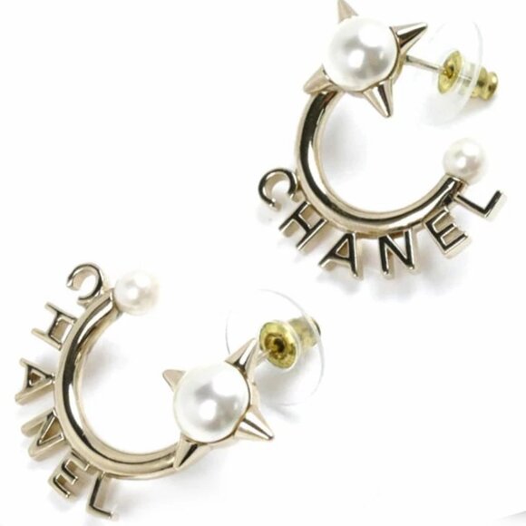 CHANEL CC Logos Pearl Stud Earrings Gold Tone B21A Auth w/Box D-k24 - Picture 1 of 7